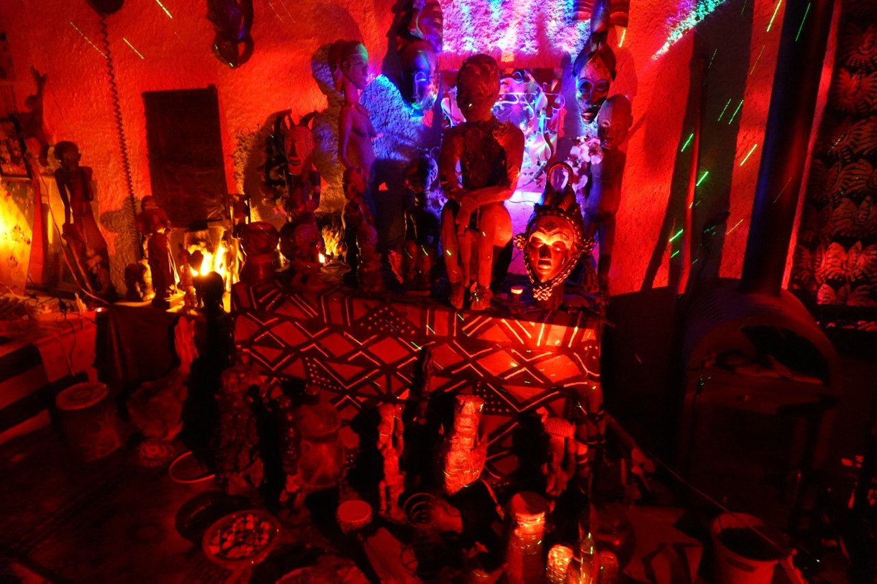 Light and ritual objects during a Dreamtime performance
