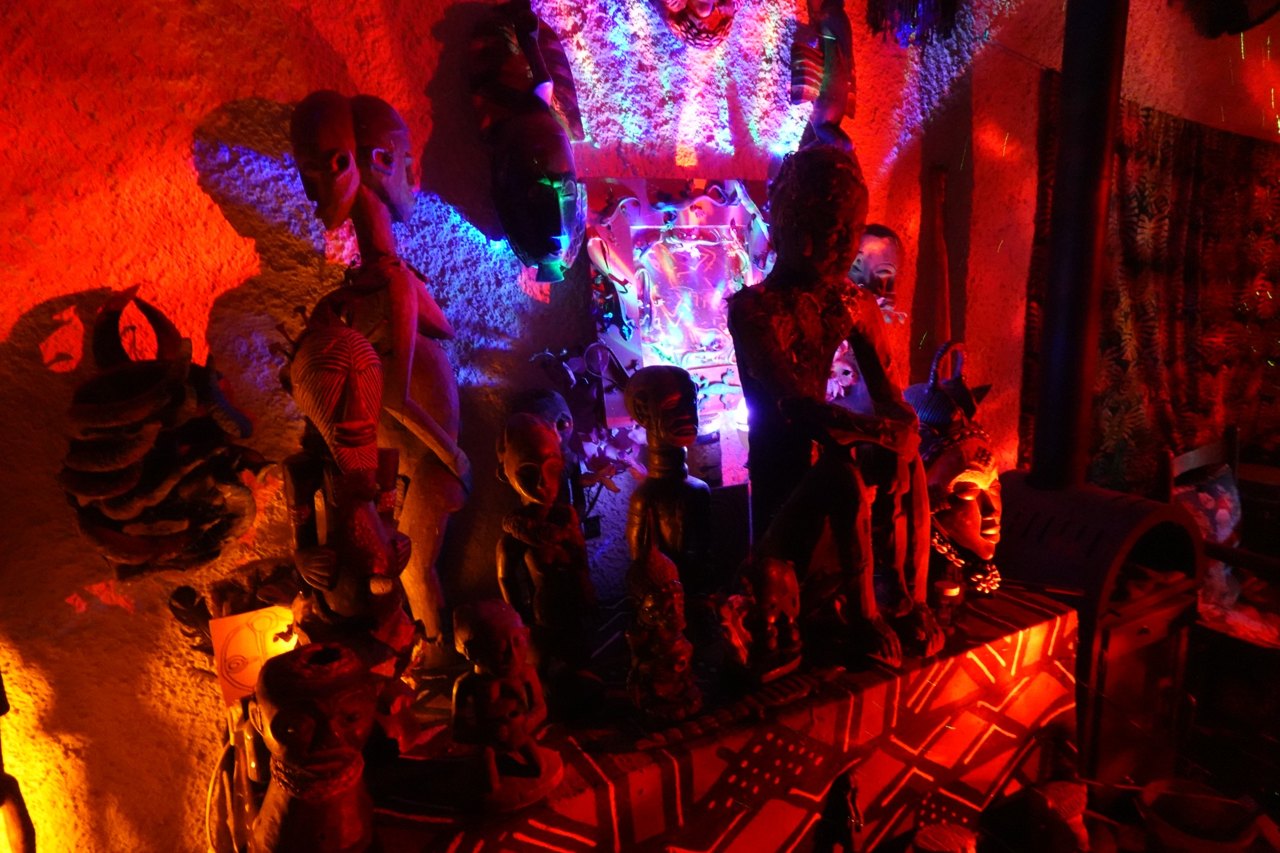 Light and ritual objects during a Dreamtime performance